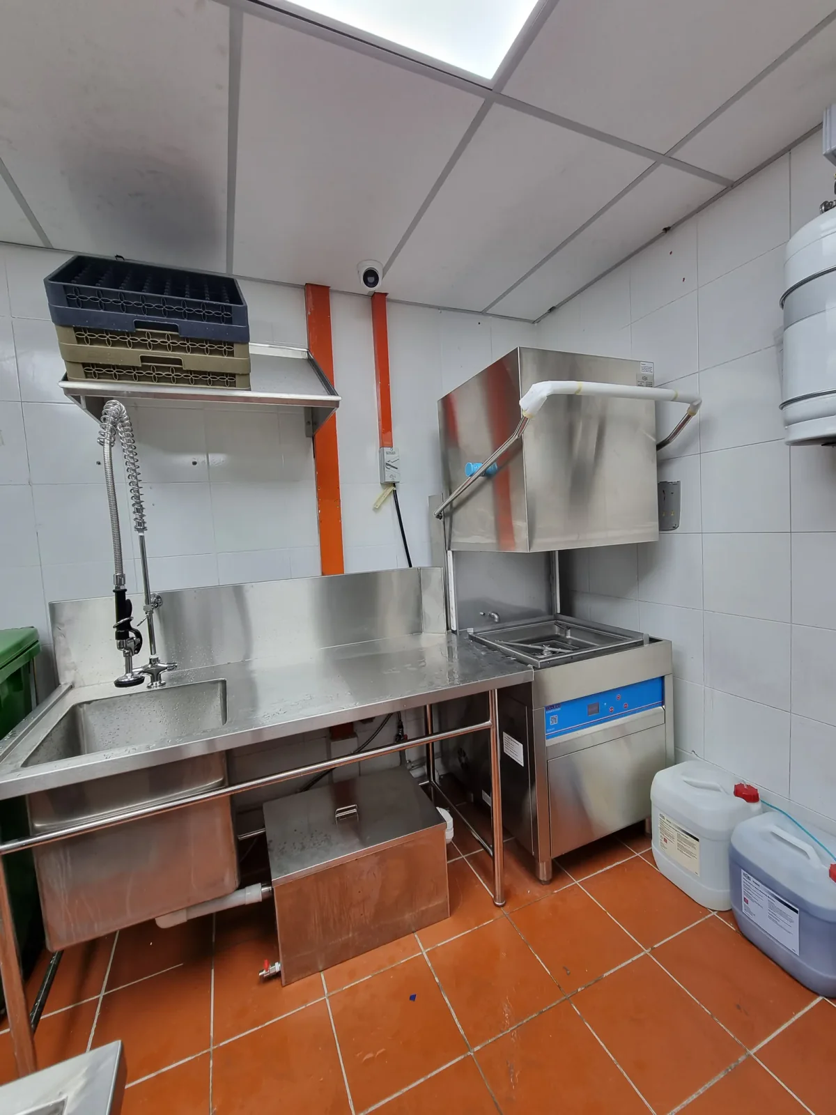 A reliable commercial dishwasher keeps kitchens running smoothly.