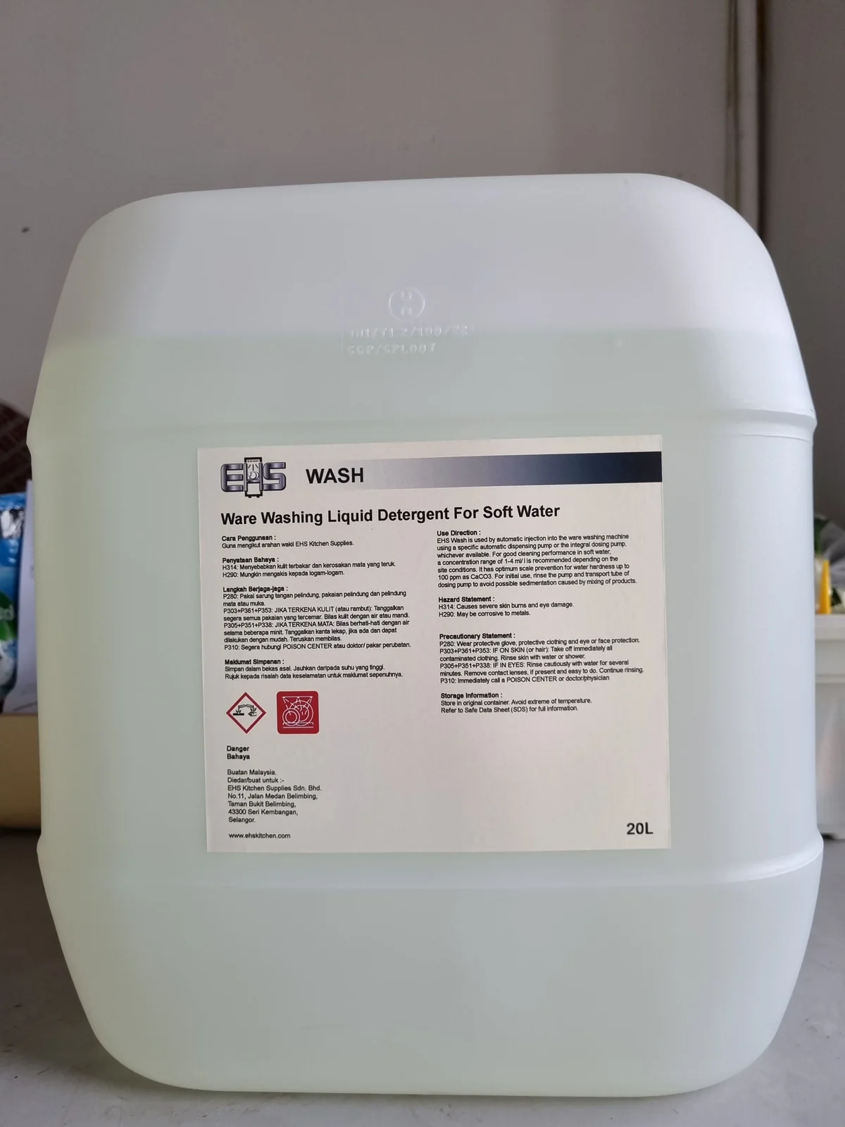 Commercial dishwashers require suitable dishwashing detergents.